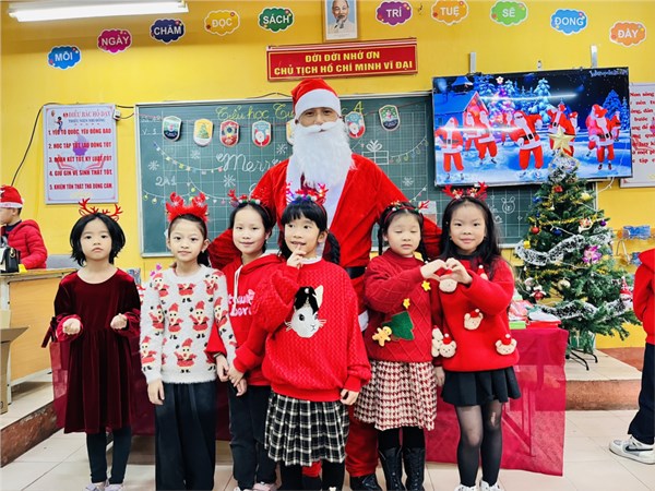 Trường tiểu học Tiên Dược A vui đón Giáng sinh an lành, ấm áp